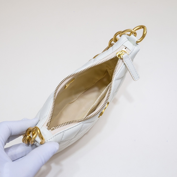 シャネルバッグ着用イメージ